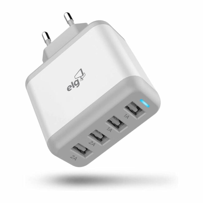 Carregador de parede branco da ELG com 4 portas USB para carregamento simultâneo.
