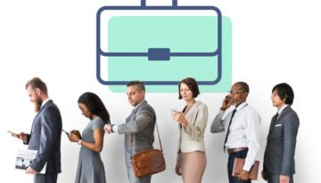 Grupo diversificado de profissionais perfilados em fila com um ícone de maleta e a palavra 'JOBS' acima deles em um fundo branco.